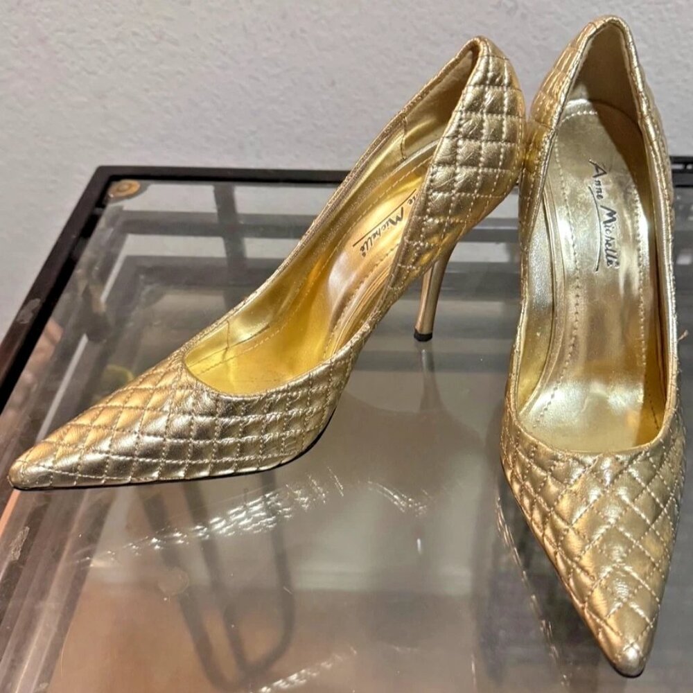 NEW NWOT Anne Michelle Gold quilted pumps/Shoes 3.5 in heel Sz 6.5